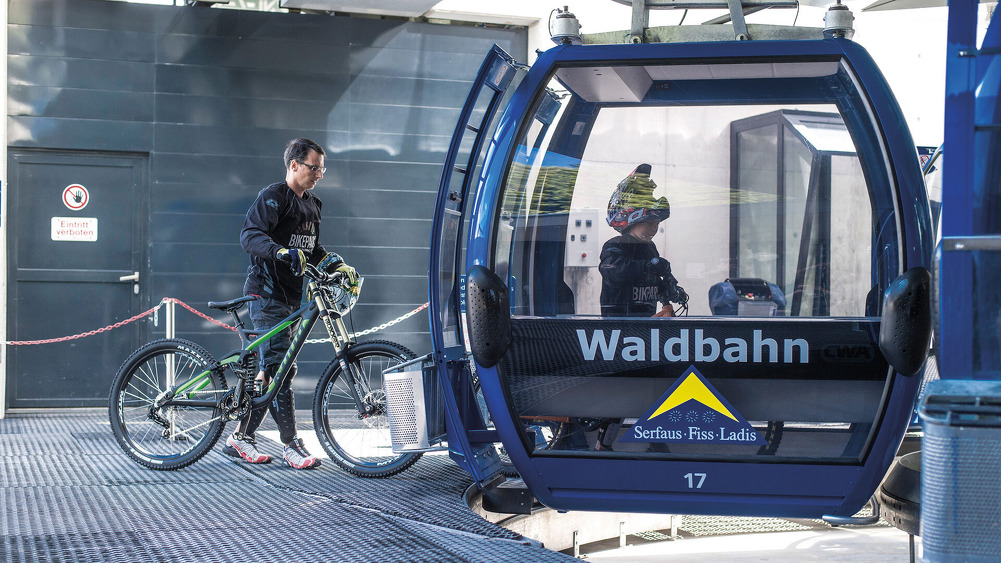 SFL_Waldbahn - mit Bike-Transportmoeglichkeit-c-Serfaus-Fiss-Ladis Marketing GmbH, Franz Oss